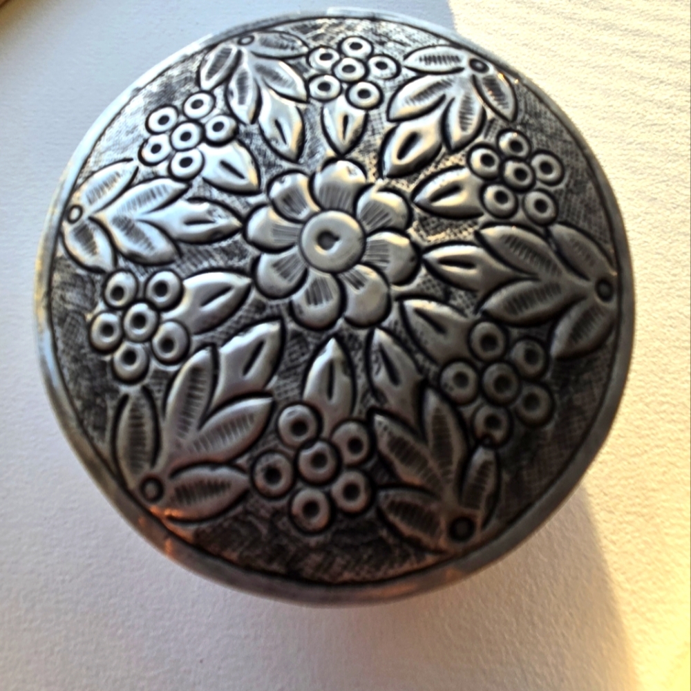 NEW💫Floral Embossed Silver Finish Brass Trinket Box